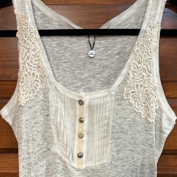 Buckle Tank Top - Picture 2 of 3